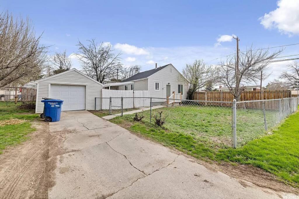 Cute Entire Small House With Large Yard! Pets Welcome! West Valley City Exterior foto