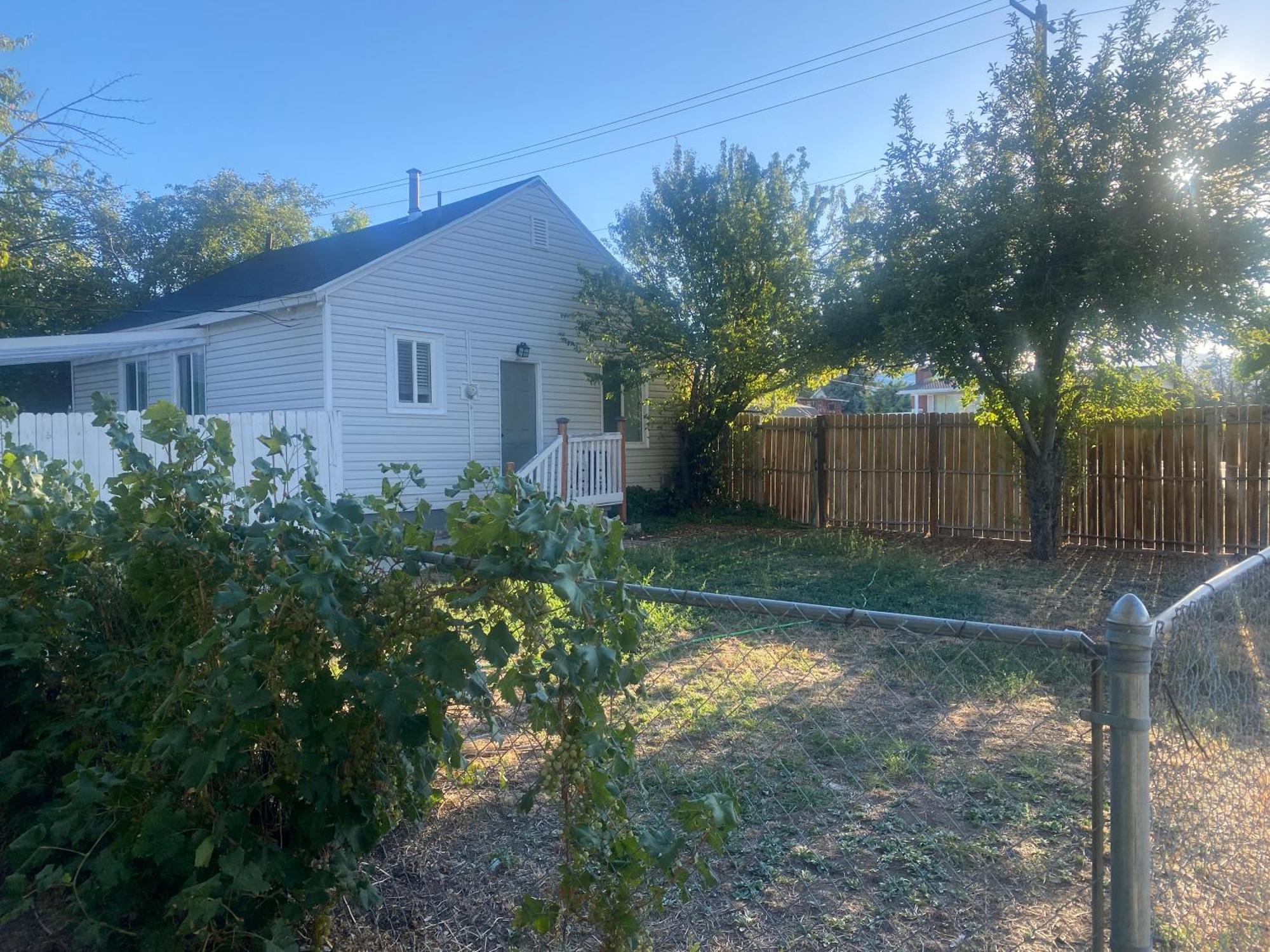 Cute Entire Small House With Large Yard! Pets Welcome! West Valley City Exterior foto