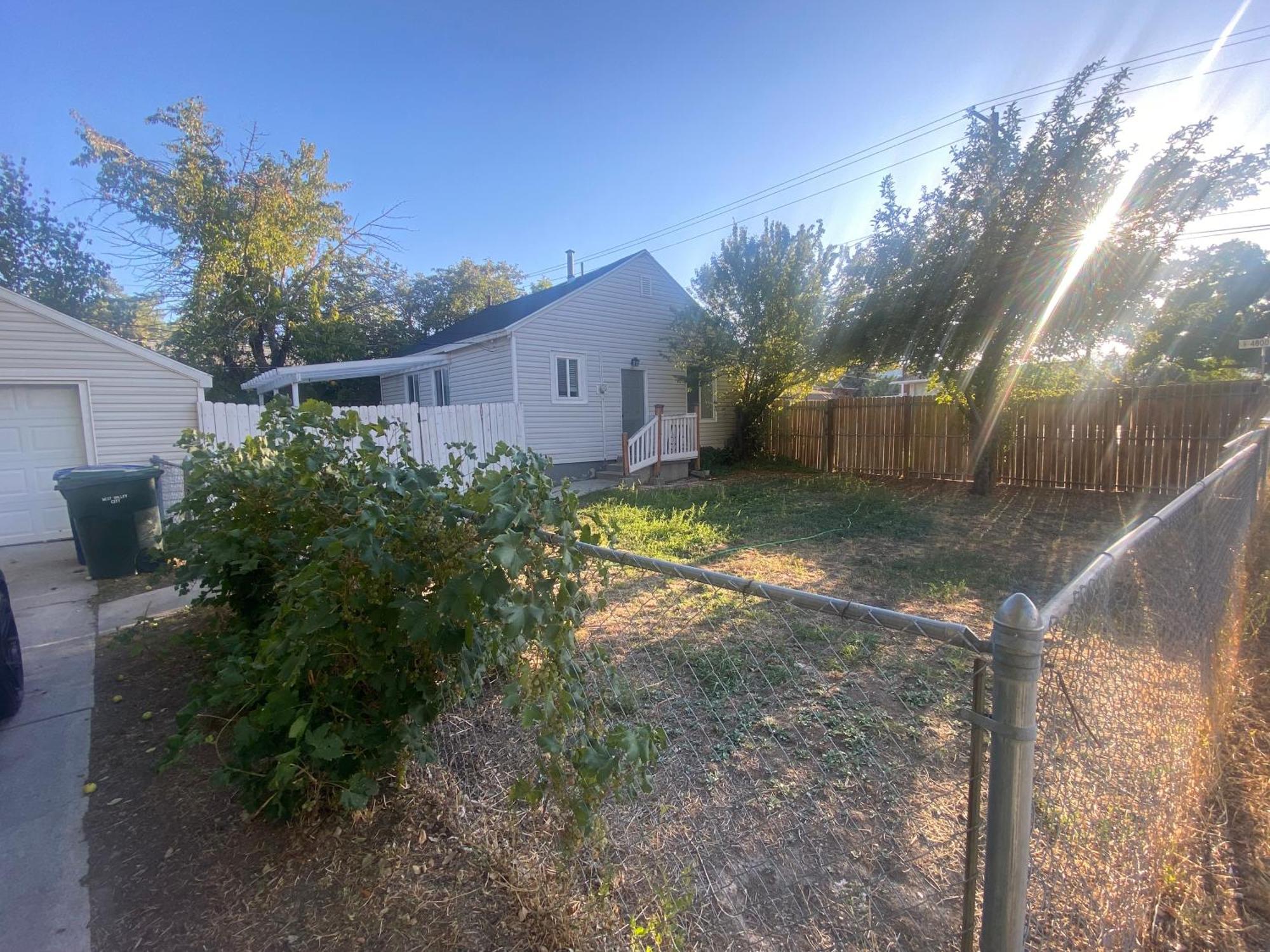 Cute Entire Small House With Large Yard! Pets Welcome! West Valley City Exterior foto